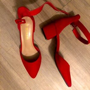 Dress shoe red